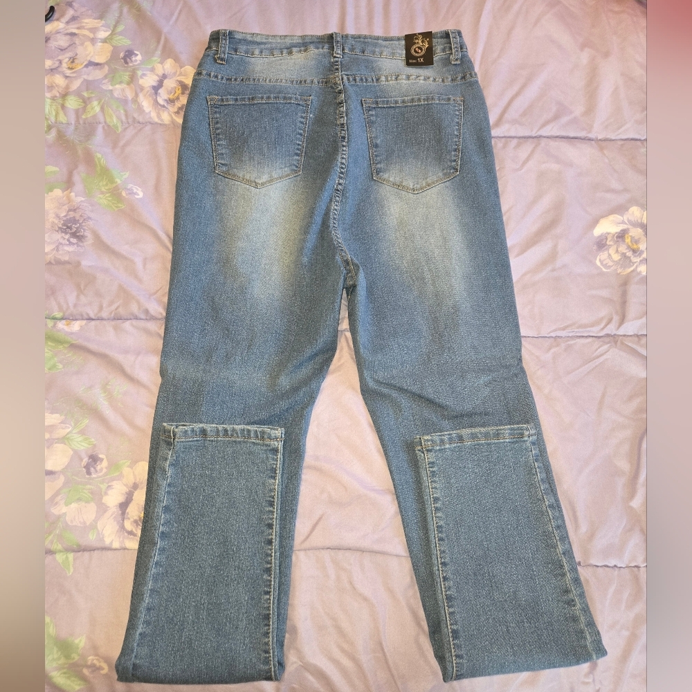 Distressed Jeans - Picture 6 of 7
